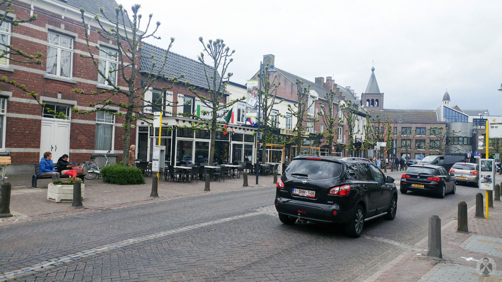 Belgian and Dutch shops along the highway