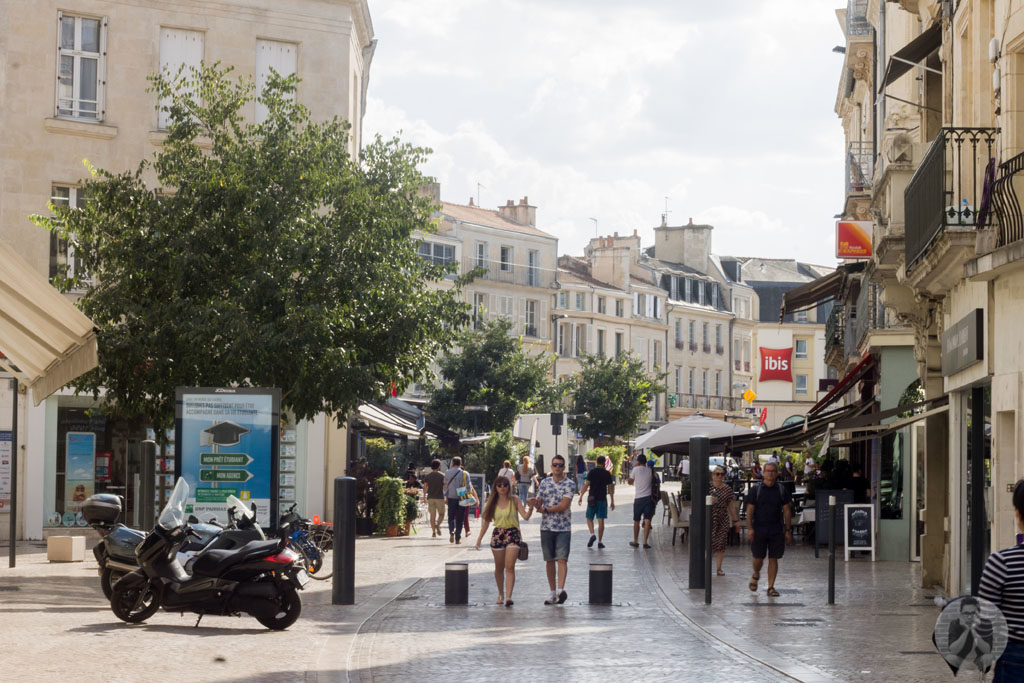 Rue Sadi Carnot, where restaurants and cafes are located.