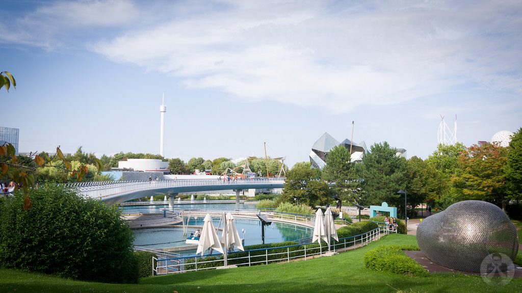 Bridge over the Art at Futuroscope