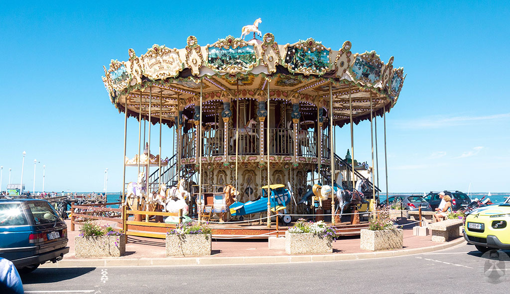 Carrousel at the port