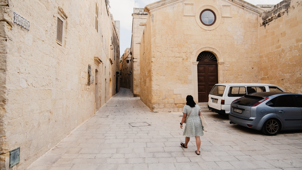 Inside Mdina, it's hard to distinguish if the building is a house or a church. :D