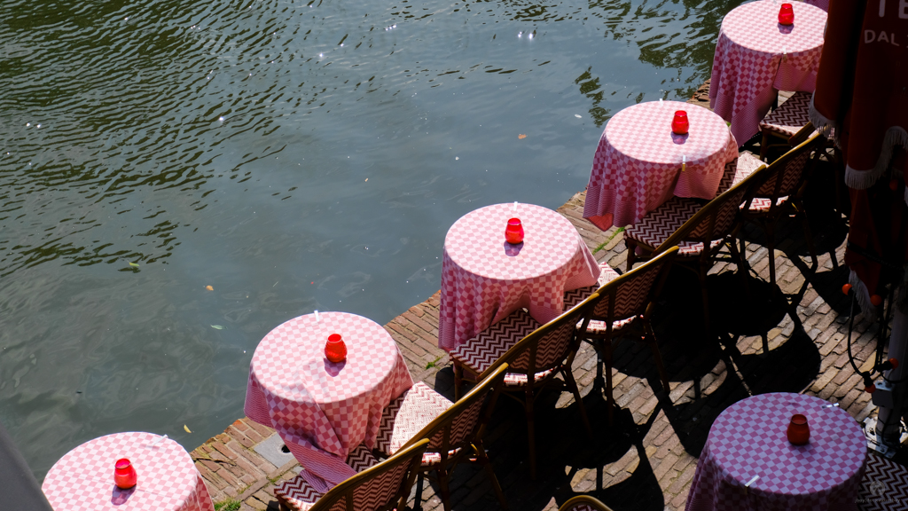 Table for 5, please.