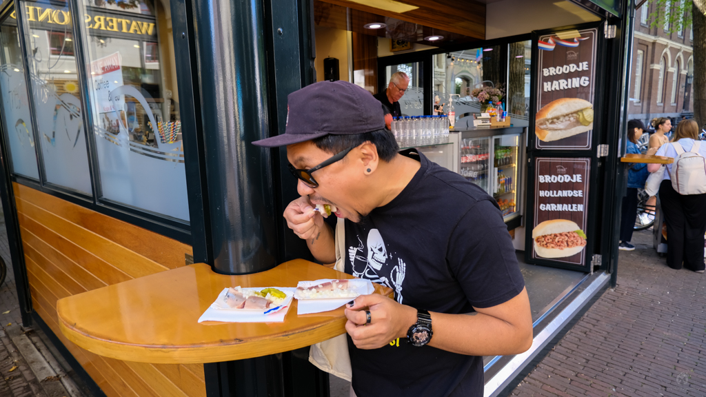 Devouring herrings (this was actually in Amsterdam few hours before going back to Paris)