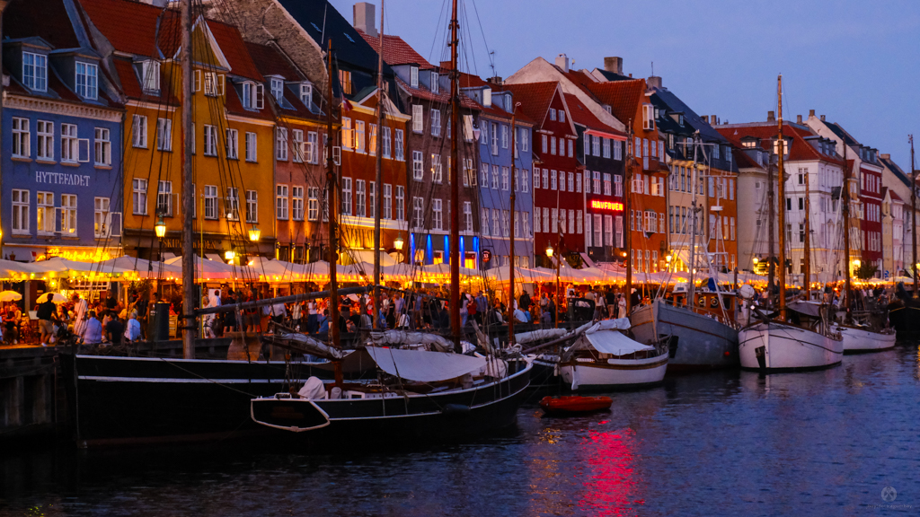 Nyhavn at night