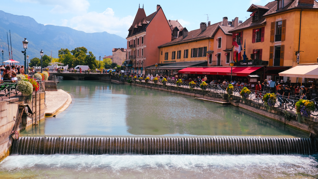 Canal connected to the lake snakes through the city 