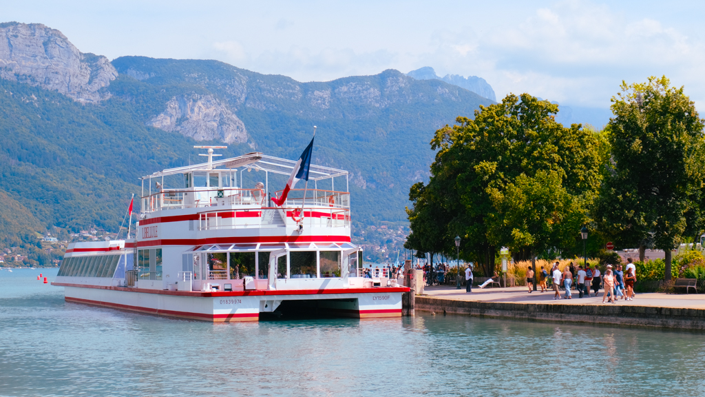 Ferry for the hourly lake tour